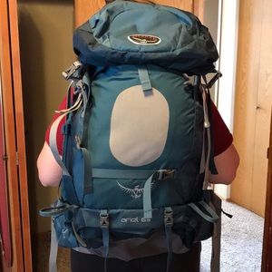 Osprey Ariel 65L WM (18-21in) w/ultralight cover